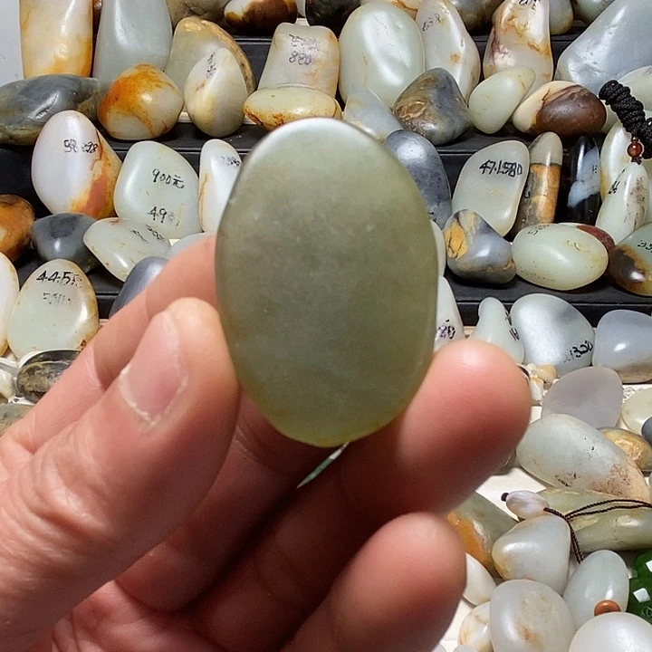 和田玉未镶嵌颈饰吊坠