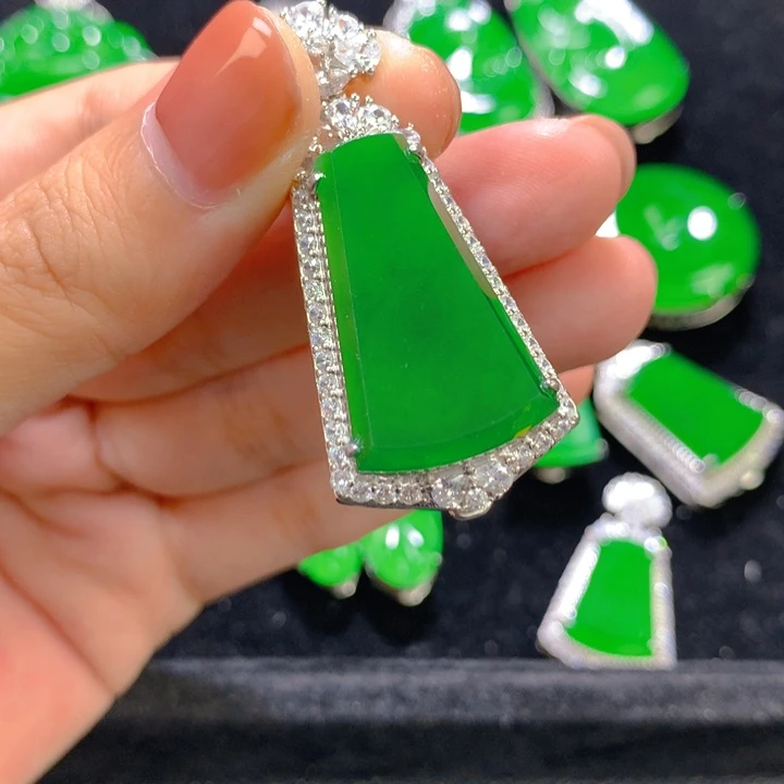 翡翠银S925镶嵌颈饰一个