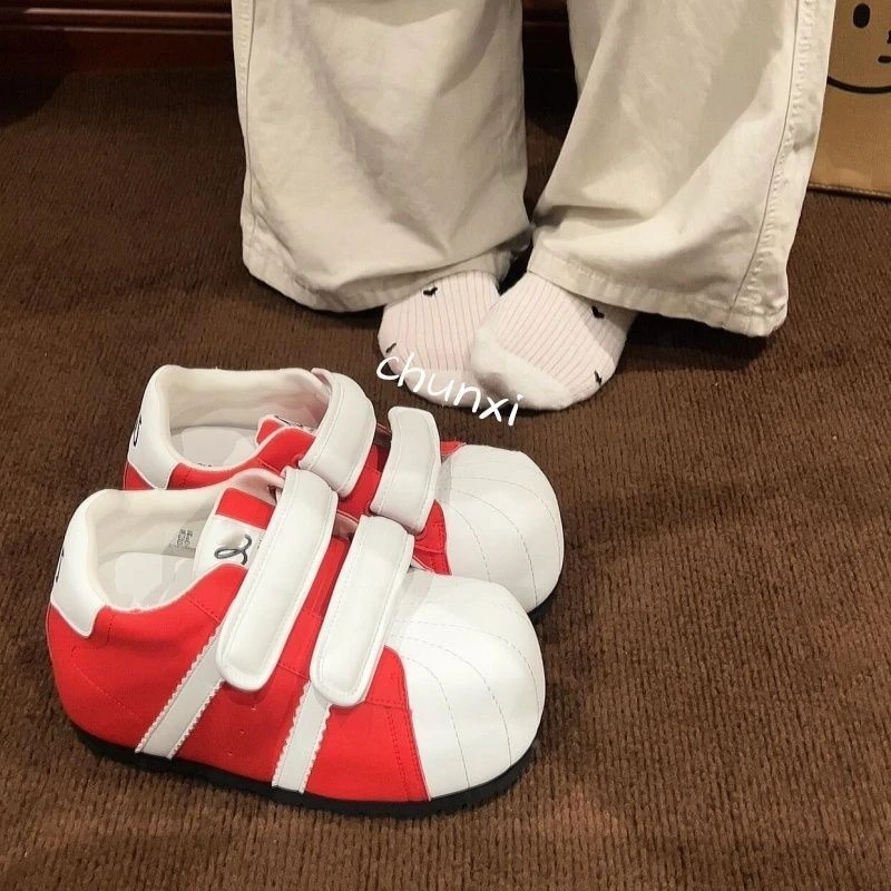 魔术贴丑萌贝壳头德训面包鞋女2025新款百搭内增高休闲运动小板鞋