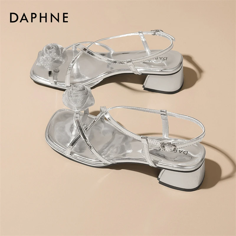 达芙妮女鞋爆款2025新款夏季超火银色罗马凉鞋外穿百搭绝美不累脚