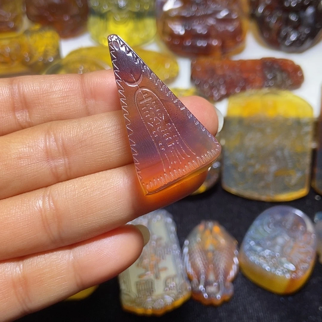 琥珀未镶嵌颈饰太岁符-18