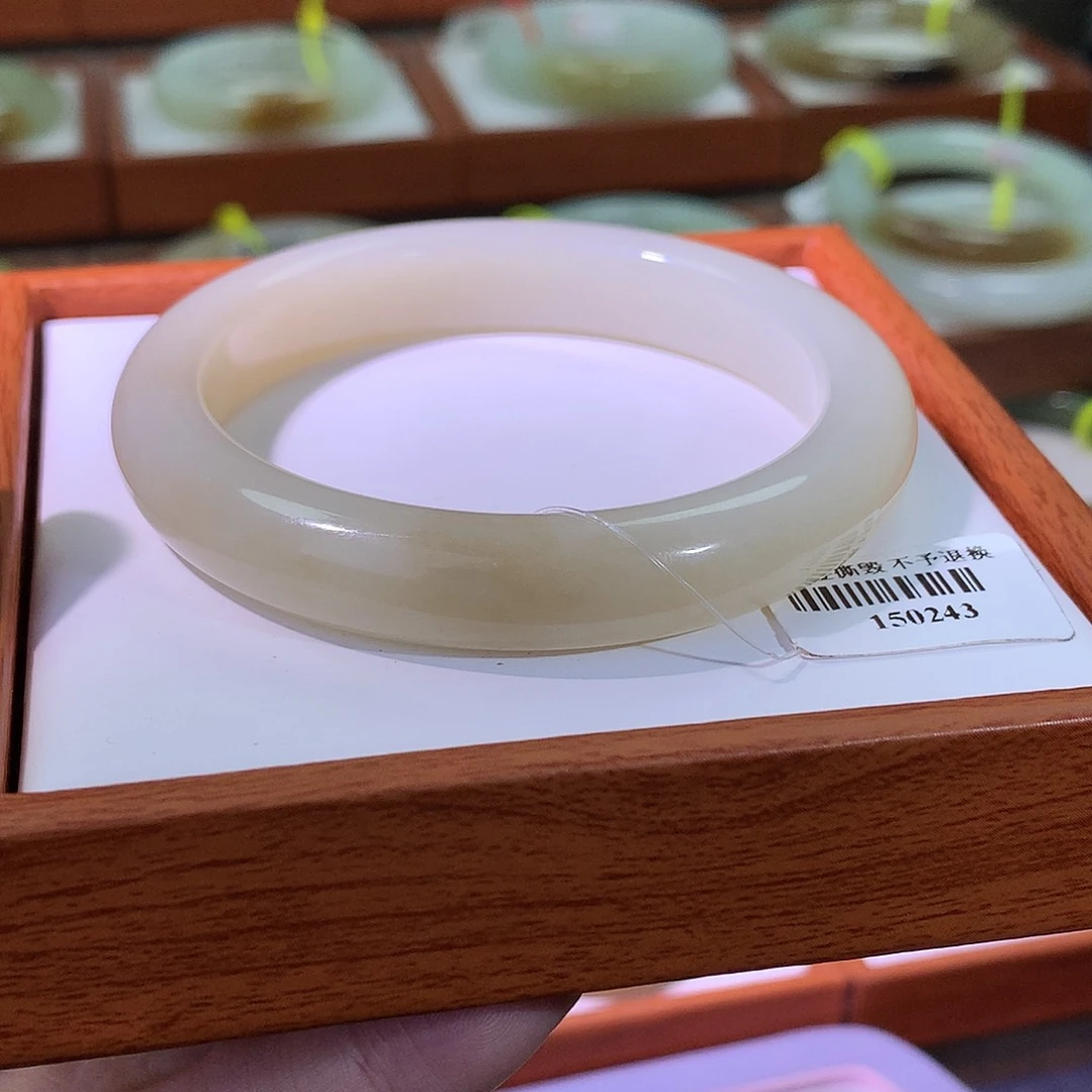 和田玉未镶嵌手镯57