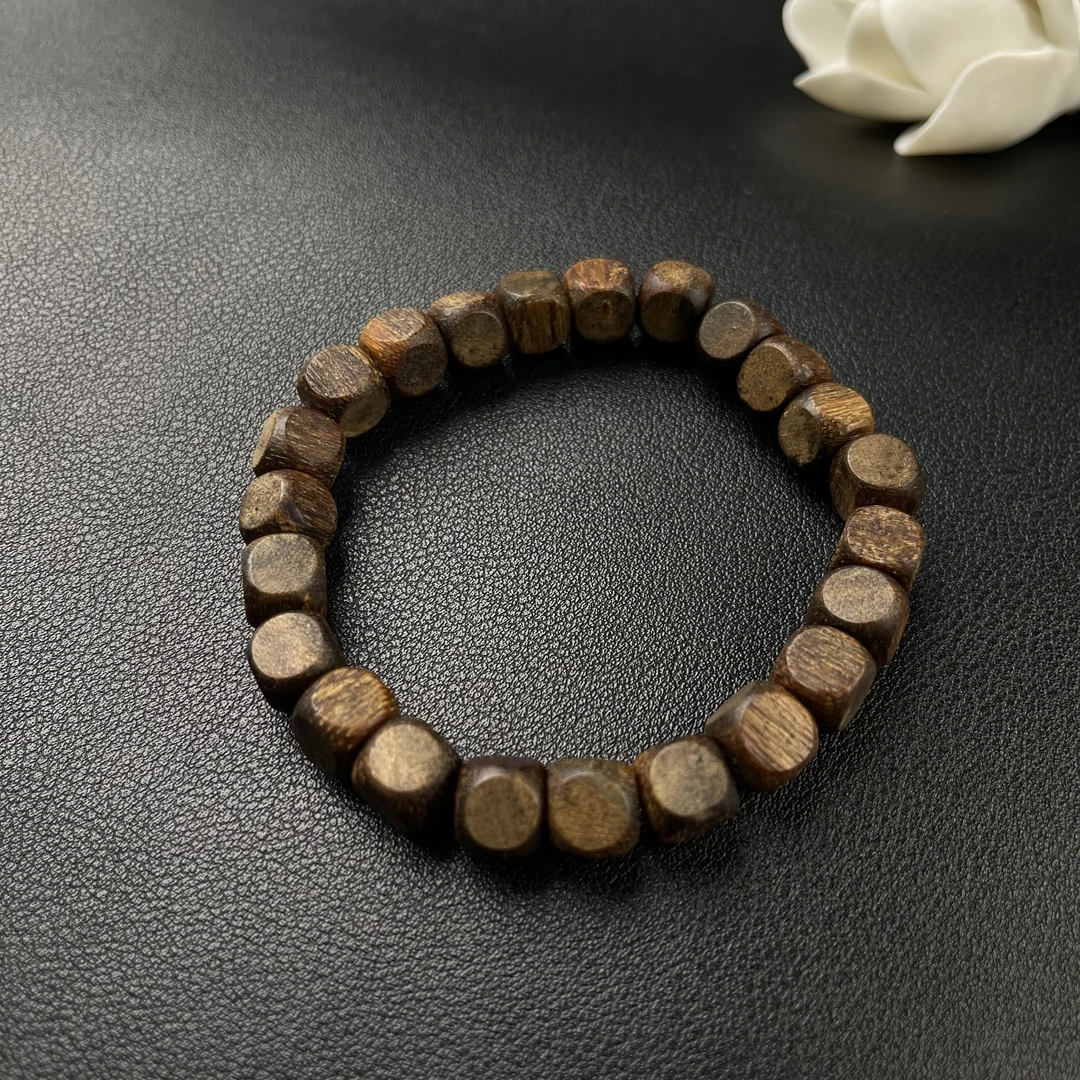 【本草】Z051沉香沉水海南莺歌绿奇楠0.8单圈方糖手串