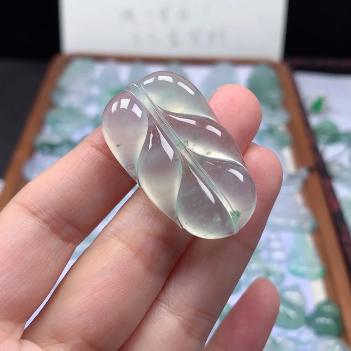 颈饰未镶嵌翡翠高冰飘花大叶子