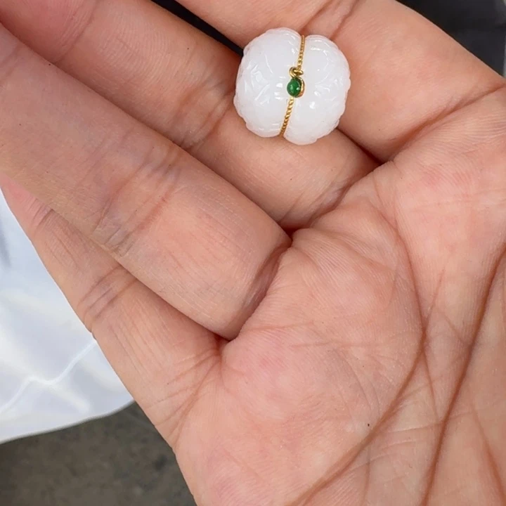 暖****和田玉18K金镶嵌颈饰