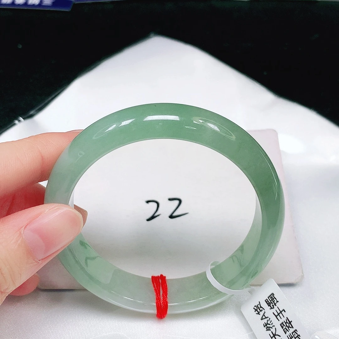 翡翠手镯未镶嵌翡翠手镯未镶嵌