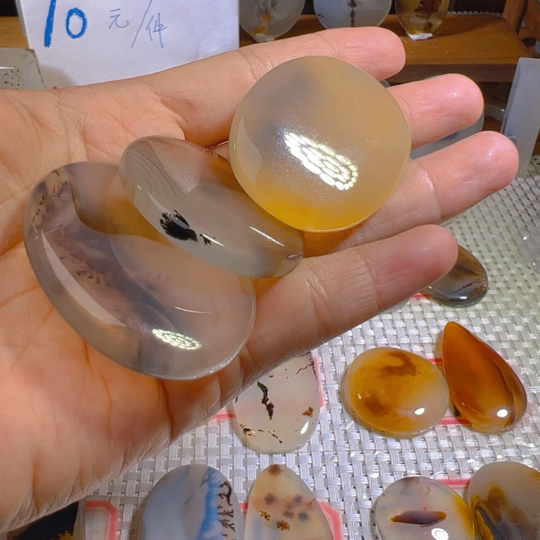 鲸***哥玛瑙/玉髓未镶嵌颈饰