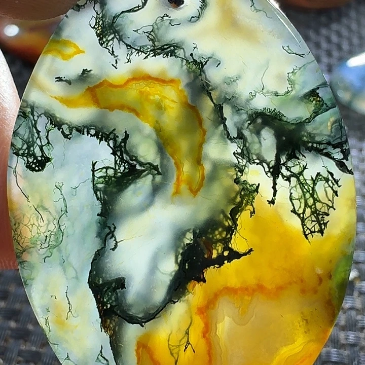 有***方玛瑙/玉髓未镶嵌颈饰