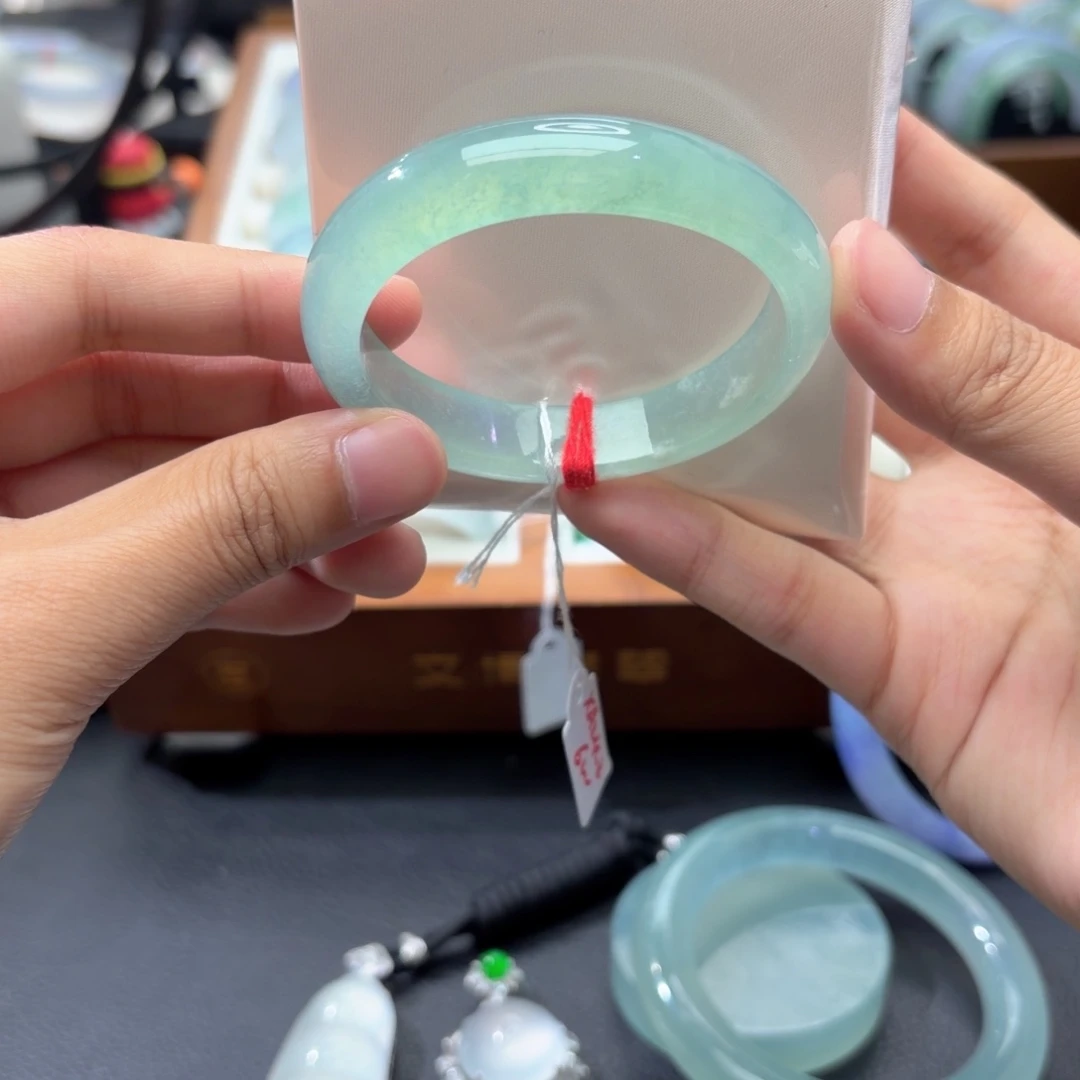 翡翠未镶嵌手镯贵妃