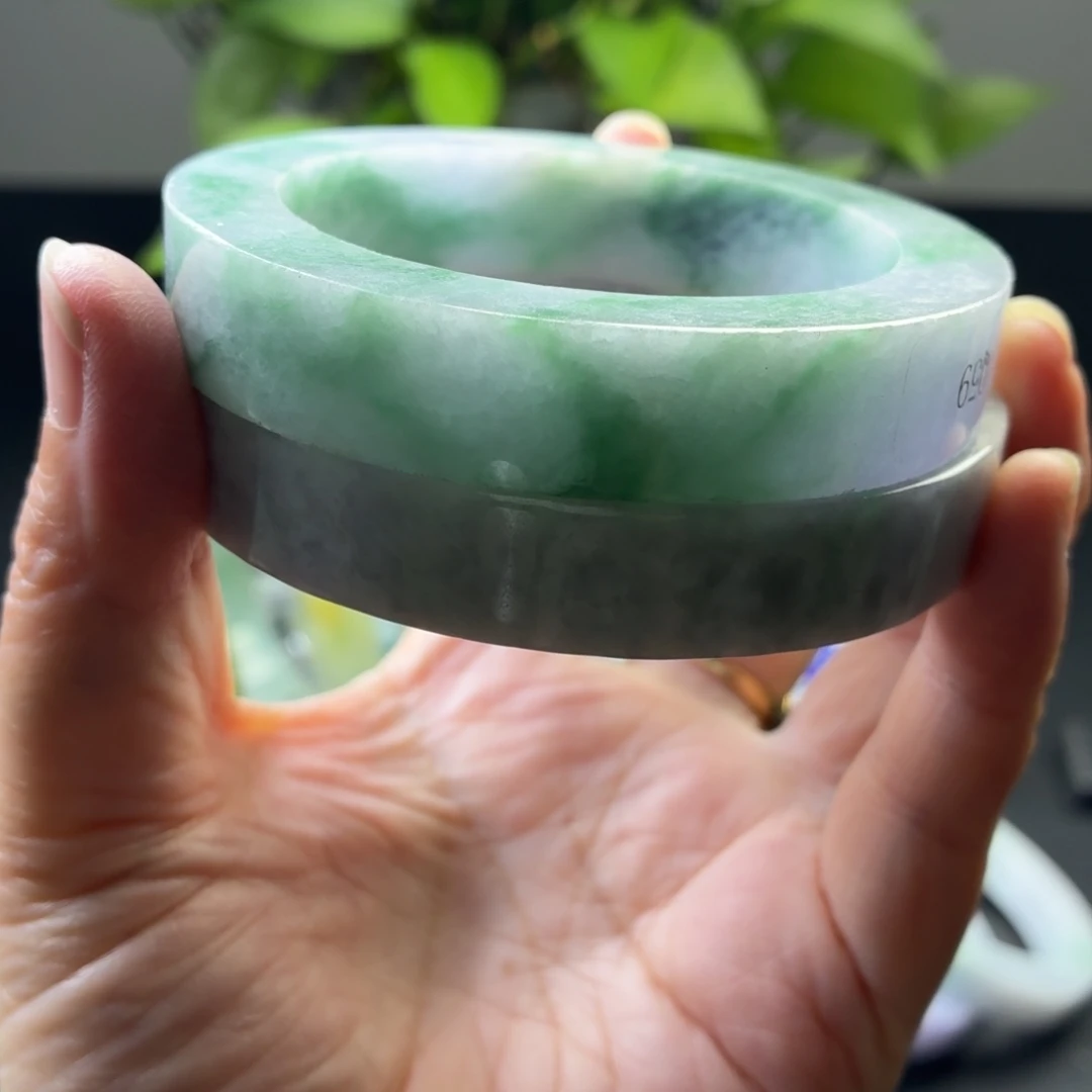 未镶嵌翡翠手镯定制翡翠