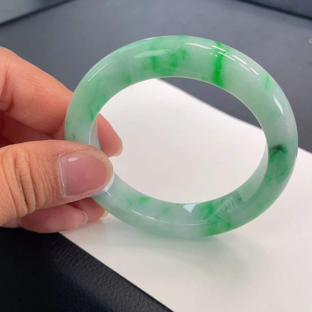 翡翠手镯未镶嵌缅甸翡翠