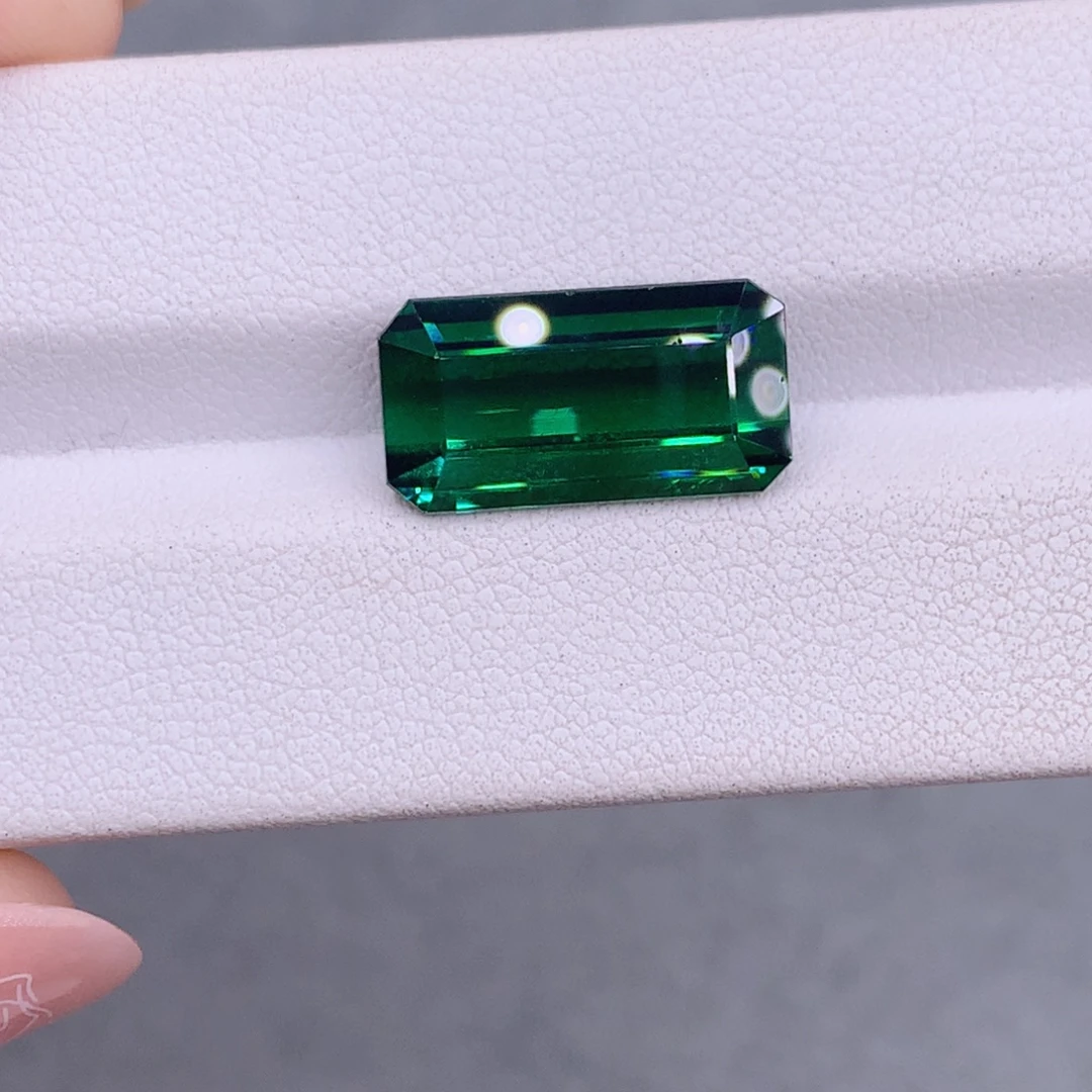 珠宝奇石未镶嵌碧玺7.73克拉电光绿