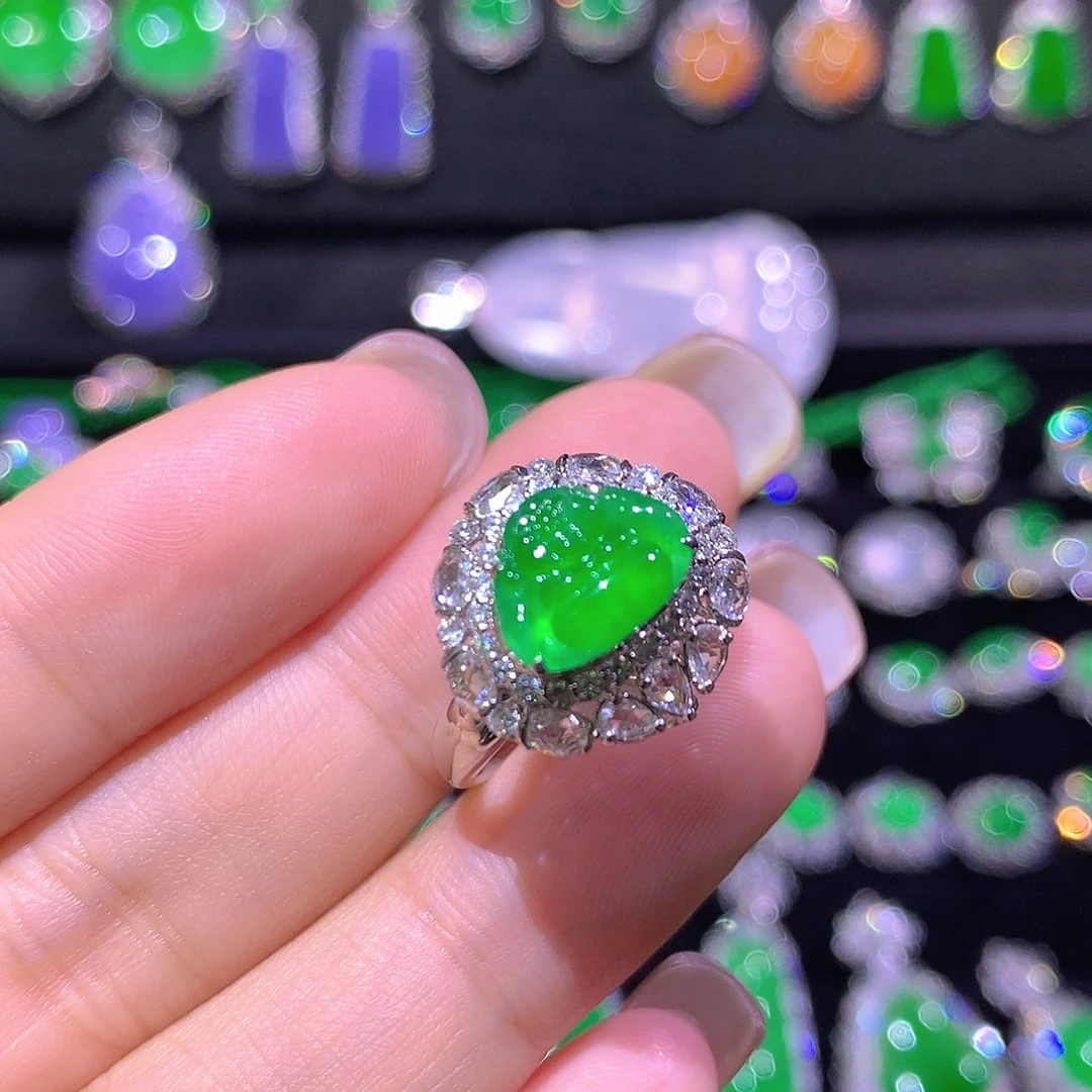 翡翠18K金镶嵌戒指高冰满绿弥勒佛