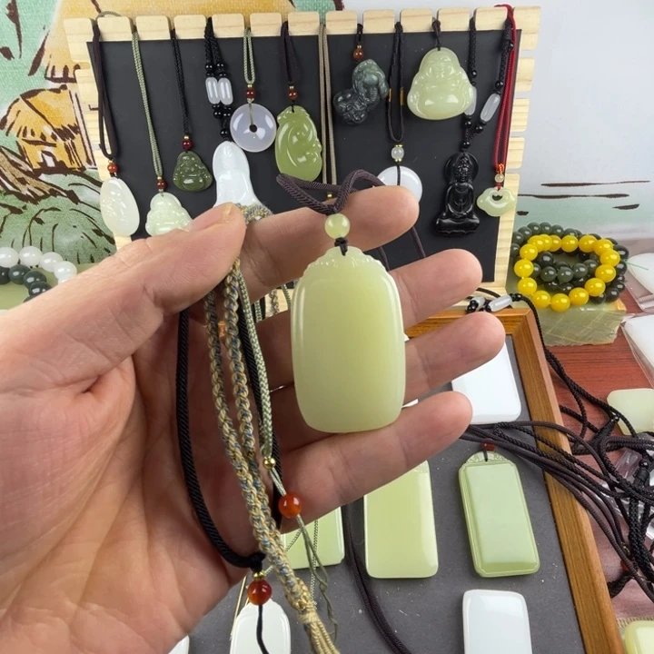 忘***己玉平安无事牌35黄口精品祥云