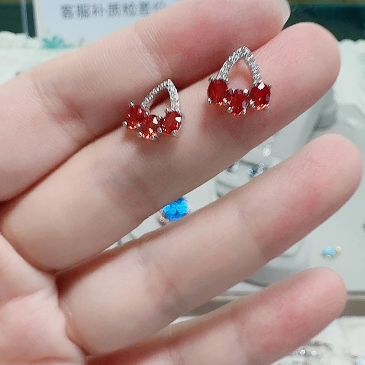 925银合成碳硅石耳钉