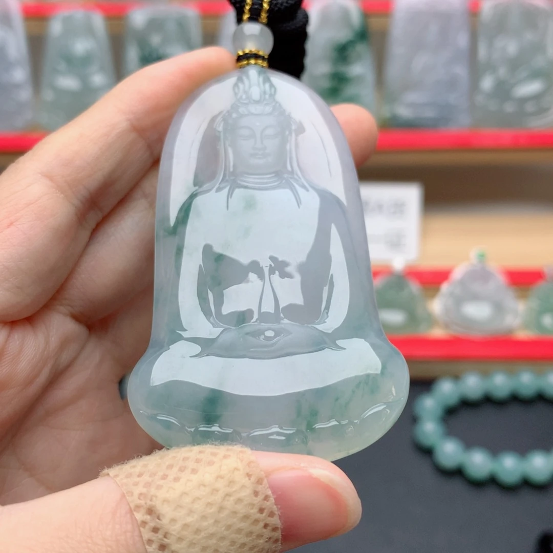不***称颈饰未镶嵌翡翠素衣