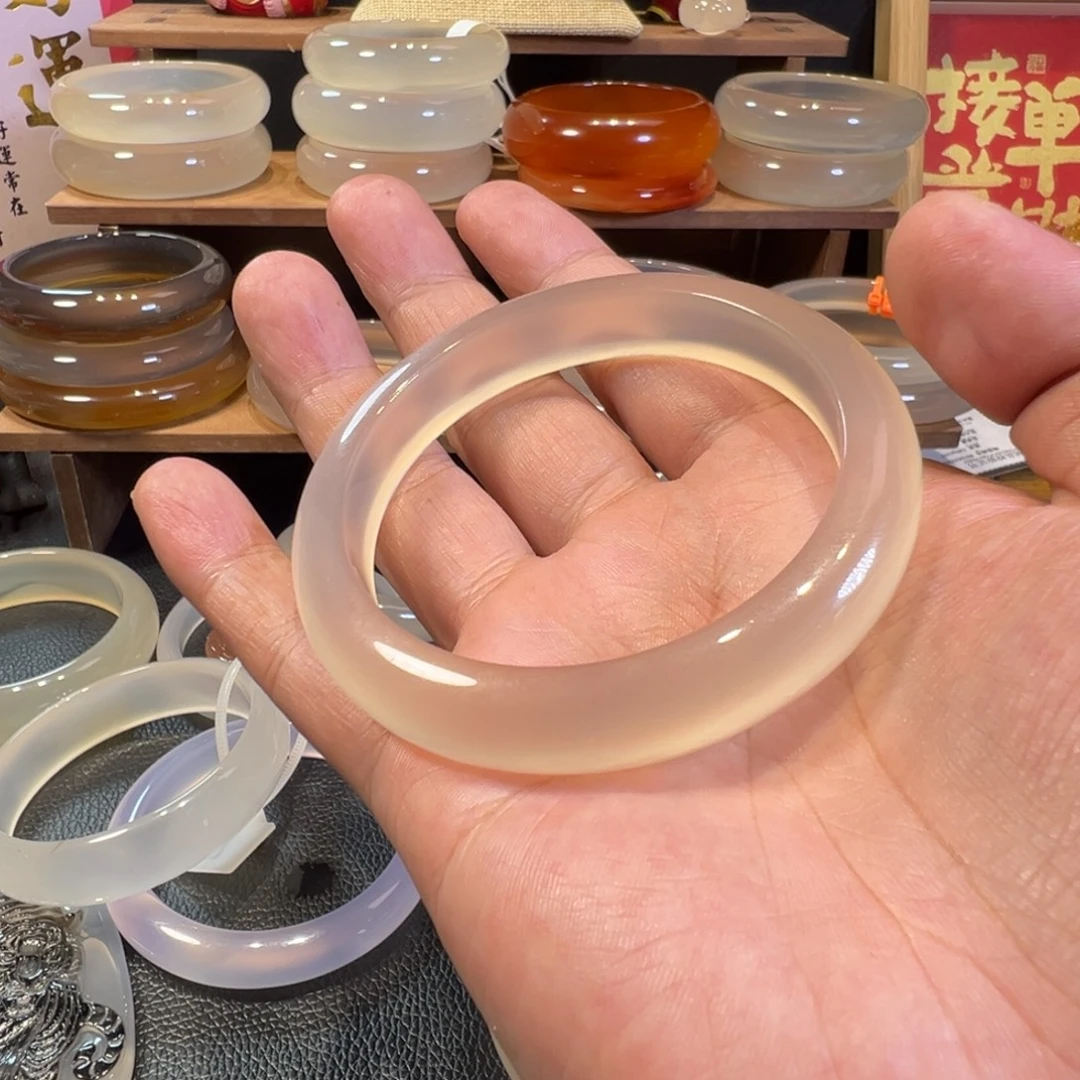 乐***醍玛瑙/玉髓手镯未镶嵌