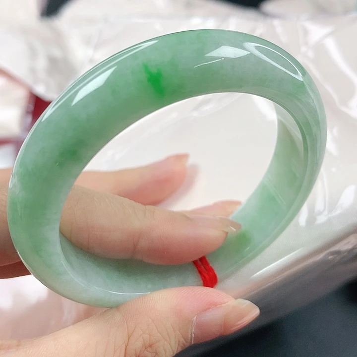 未镶嵌手镯翡翠，676