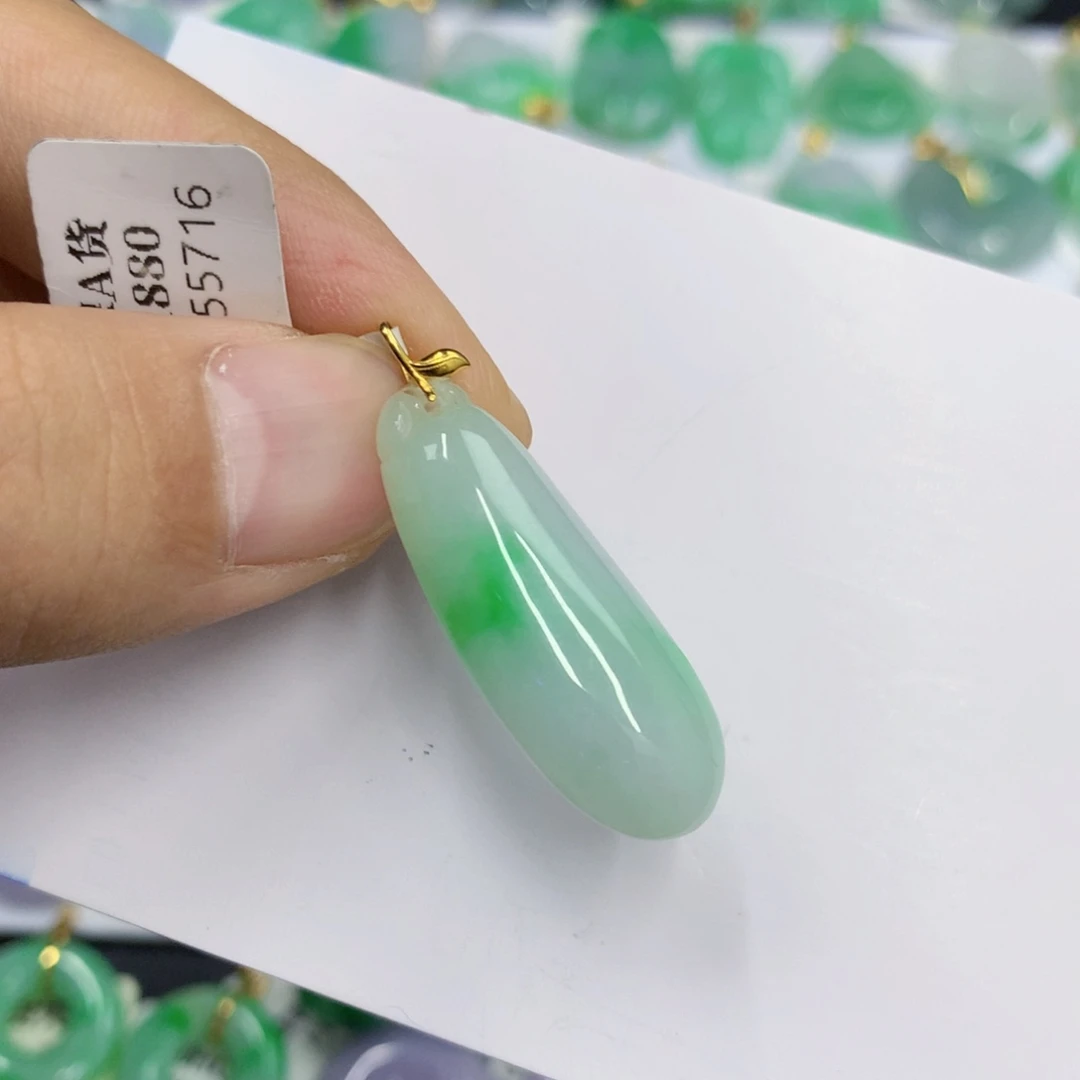 翡翠18K金镶嵌颈饰翡翠