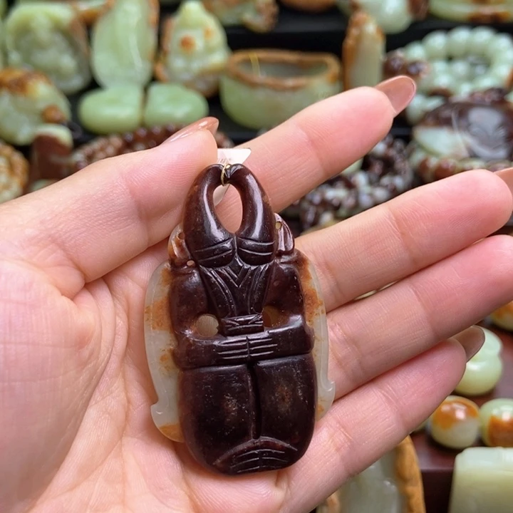 未镶嵌岫岩河磨玉（透闪石质玉）挂件