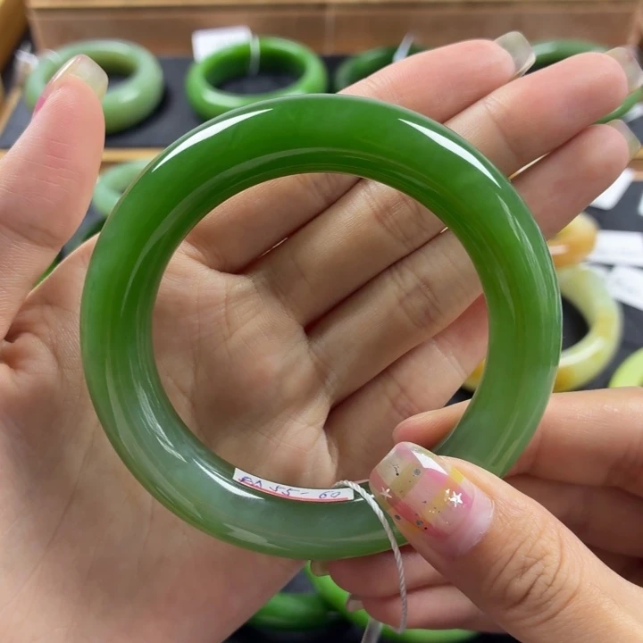 未镶嵌手镯和田玉（碧玉）