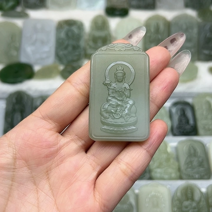 和田玉颈饰未镶嵌越***…