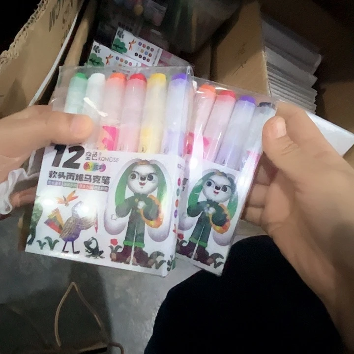 彩色丙烯马克笔拍一发二。