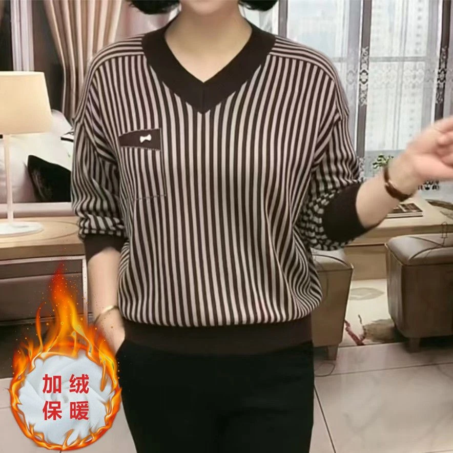 中老年妈妈装加绒保暖秋冬新款遮肉休闲通勤百搭复古条纹高档洋气