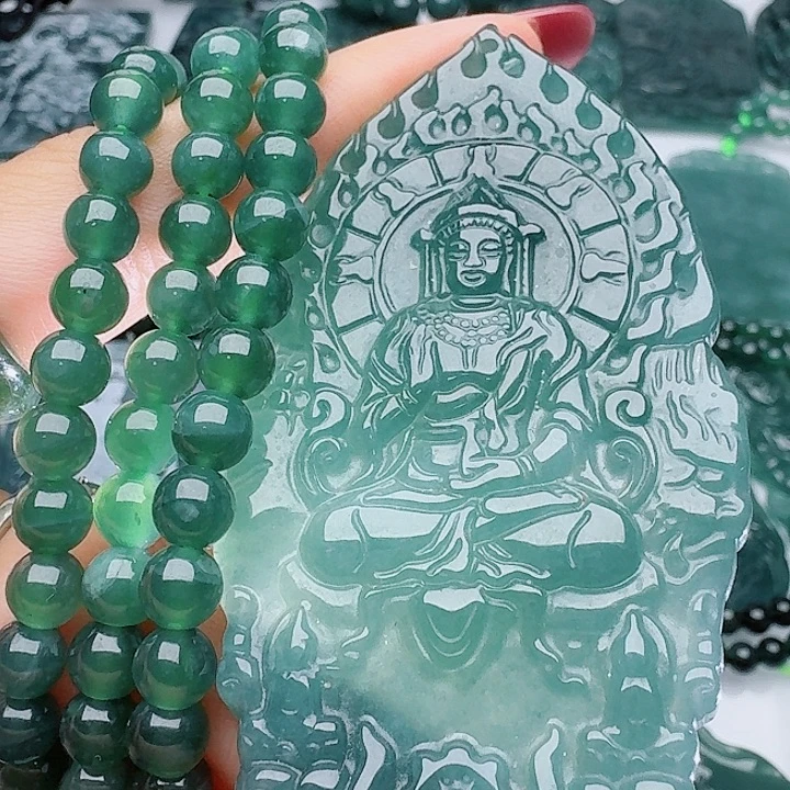 翡翠未镶嵌颈饰多样性发其一