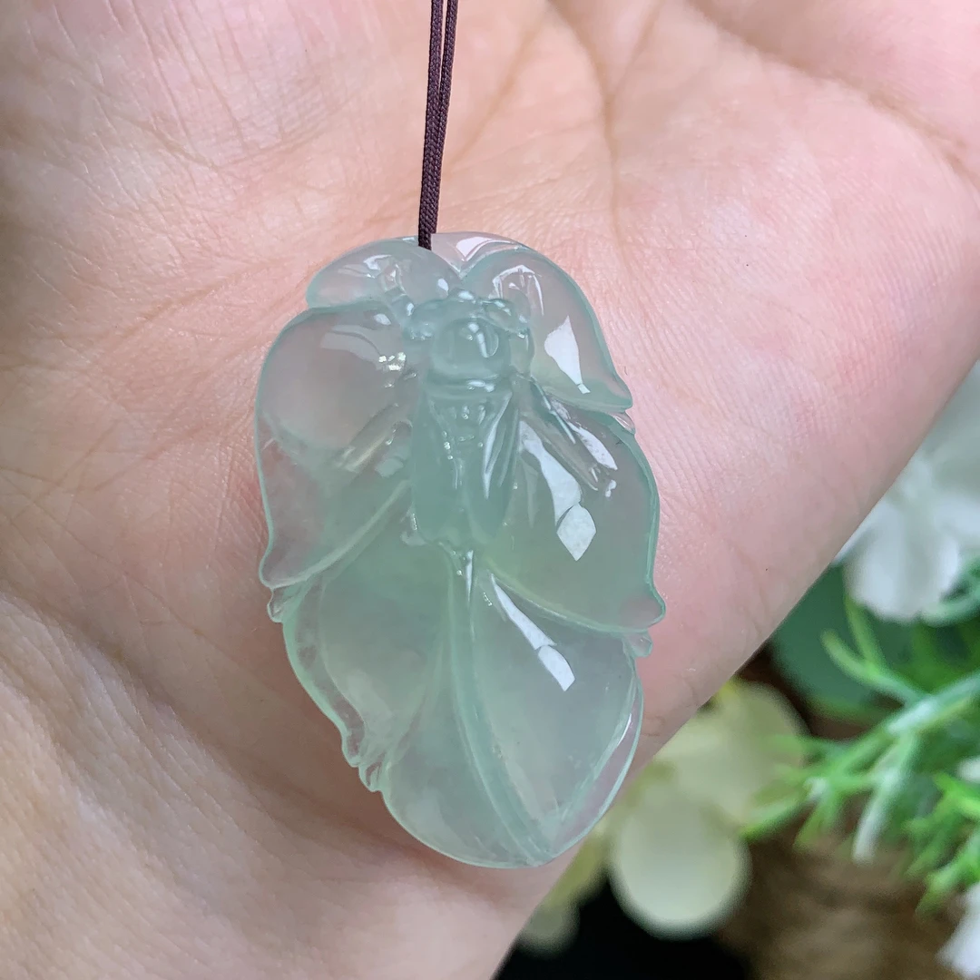 缅甸天然翡翠A货冰种起胶晴绿一名惊人婵吊坠霞尺寸35/22.4/8.7mm