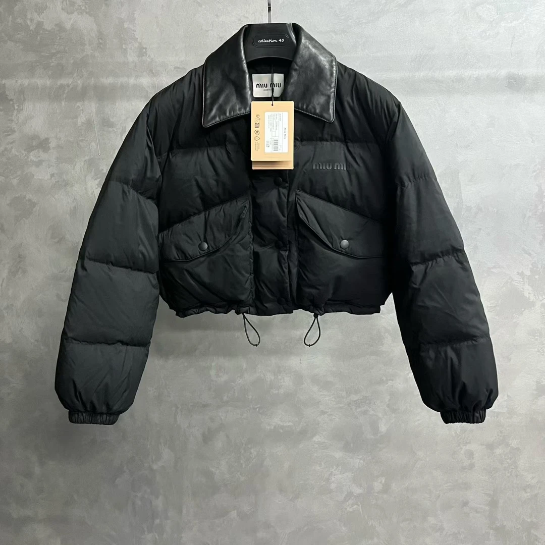 99新 MIU MIU/缪缪 黑色短款纯色长袖宽松版型羽绒服/38