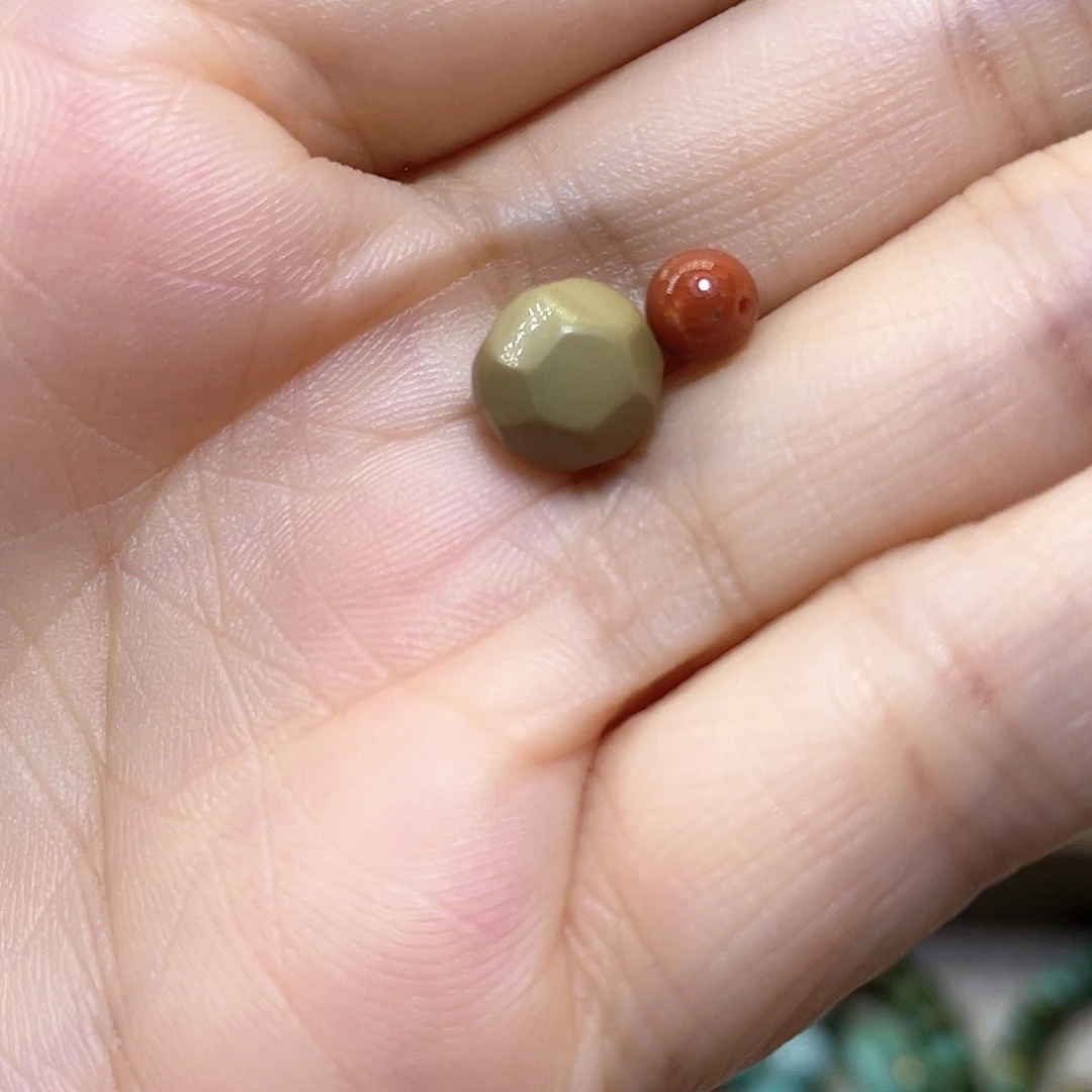 南红玛瑙配饰未镶嵌