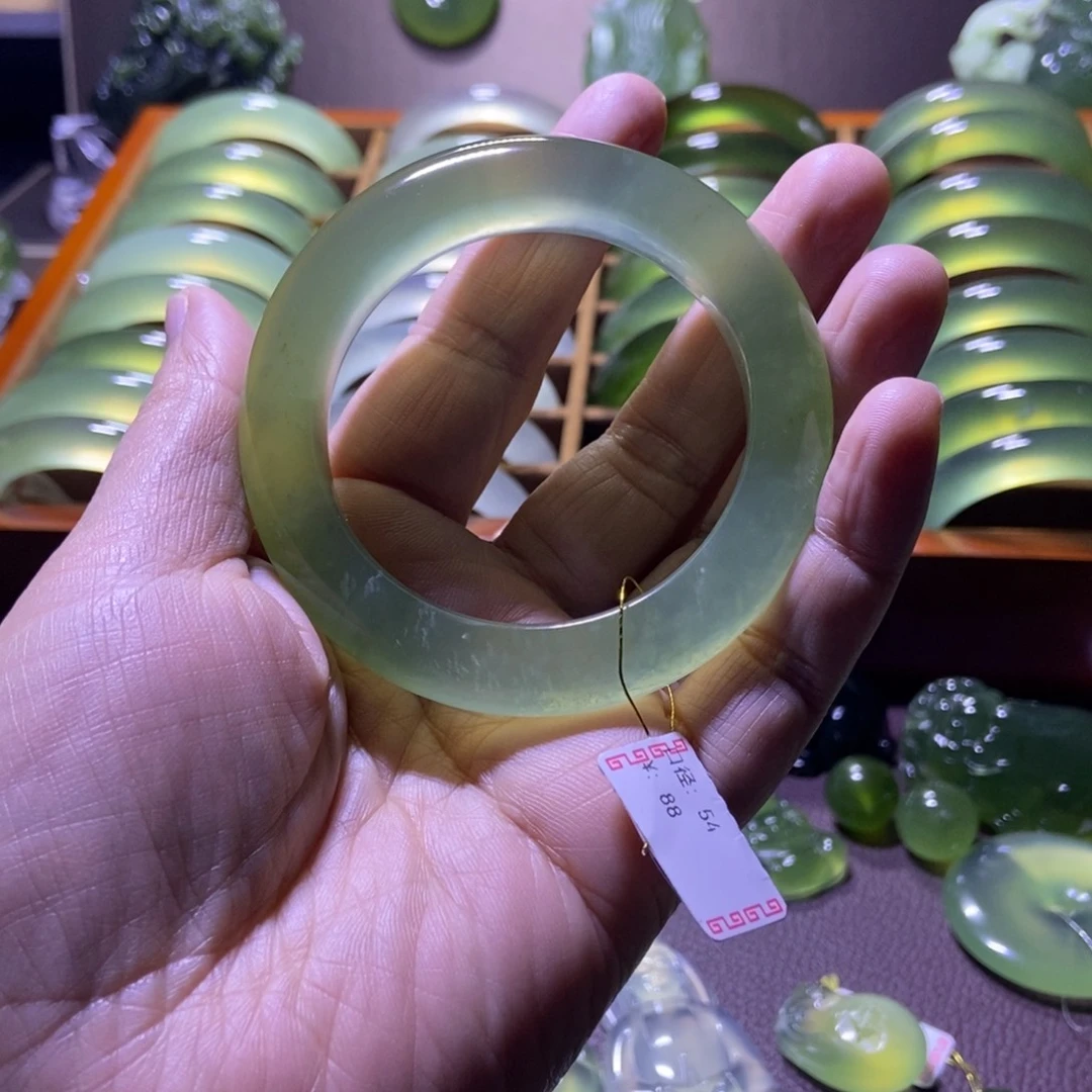 蛇纹石玉未镶嵌手镯