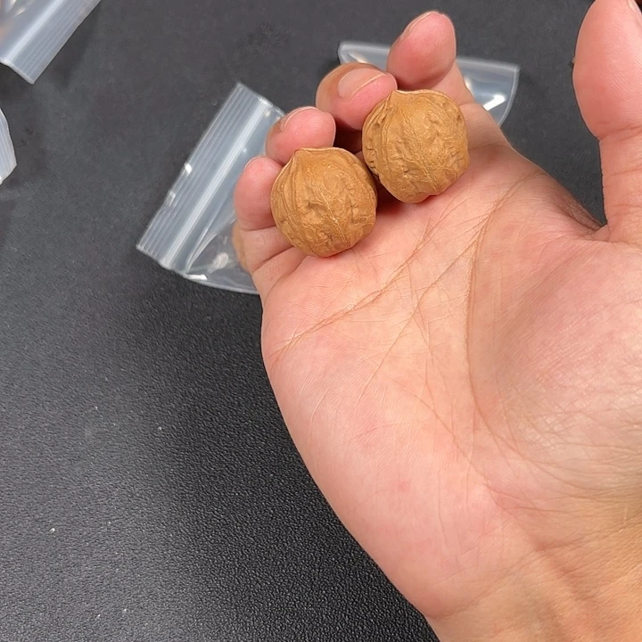 吊坠文玩核桃原皮麒麟眼