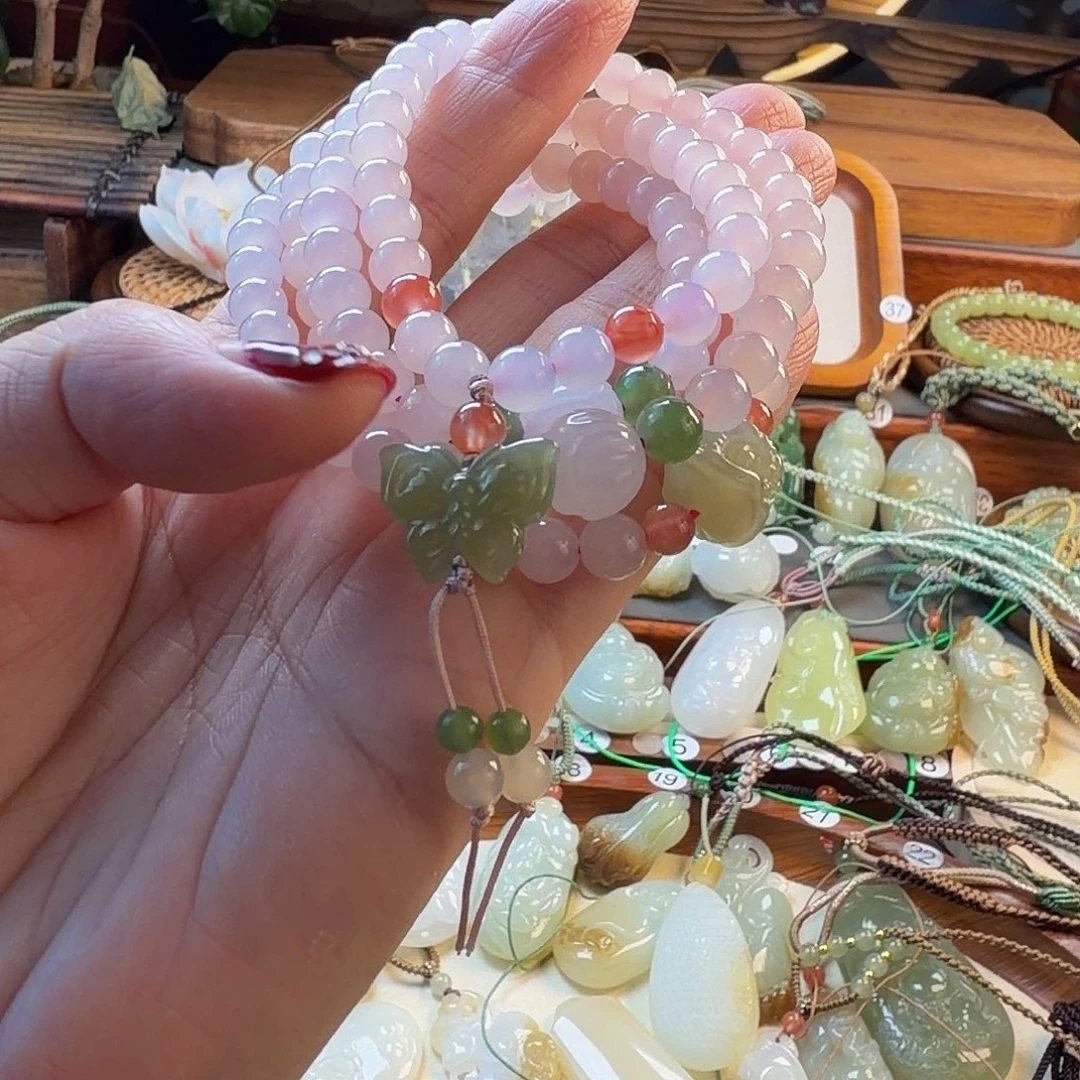 羽***羽和田玉未镶嵌颈饰