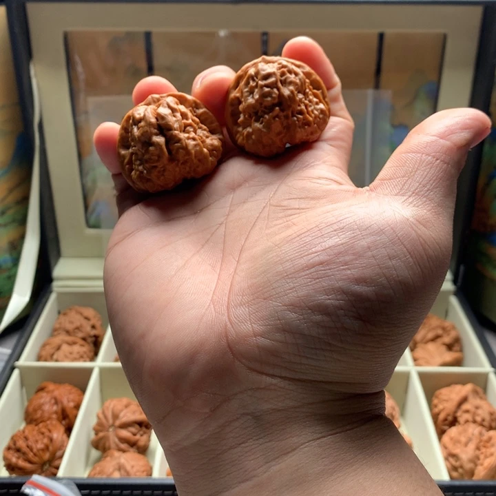 我***光吊坠文玩核桃哈哈哈哈哈哈哈哈