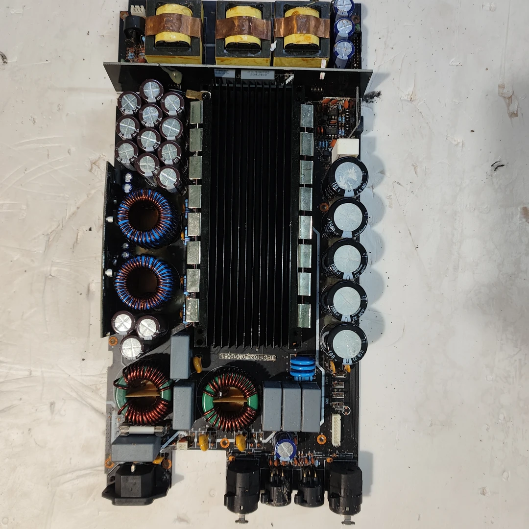 大功率功放电源板，不包好坏配件处理，板子上面有白蚁痕迹，一块价