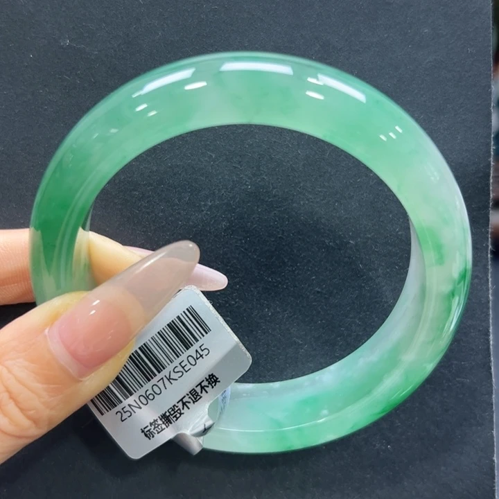 慵****未镶嵌手镯石英质玉