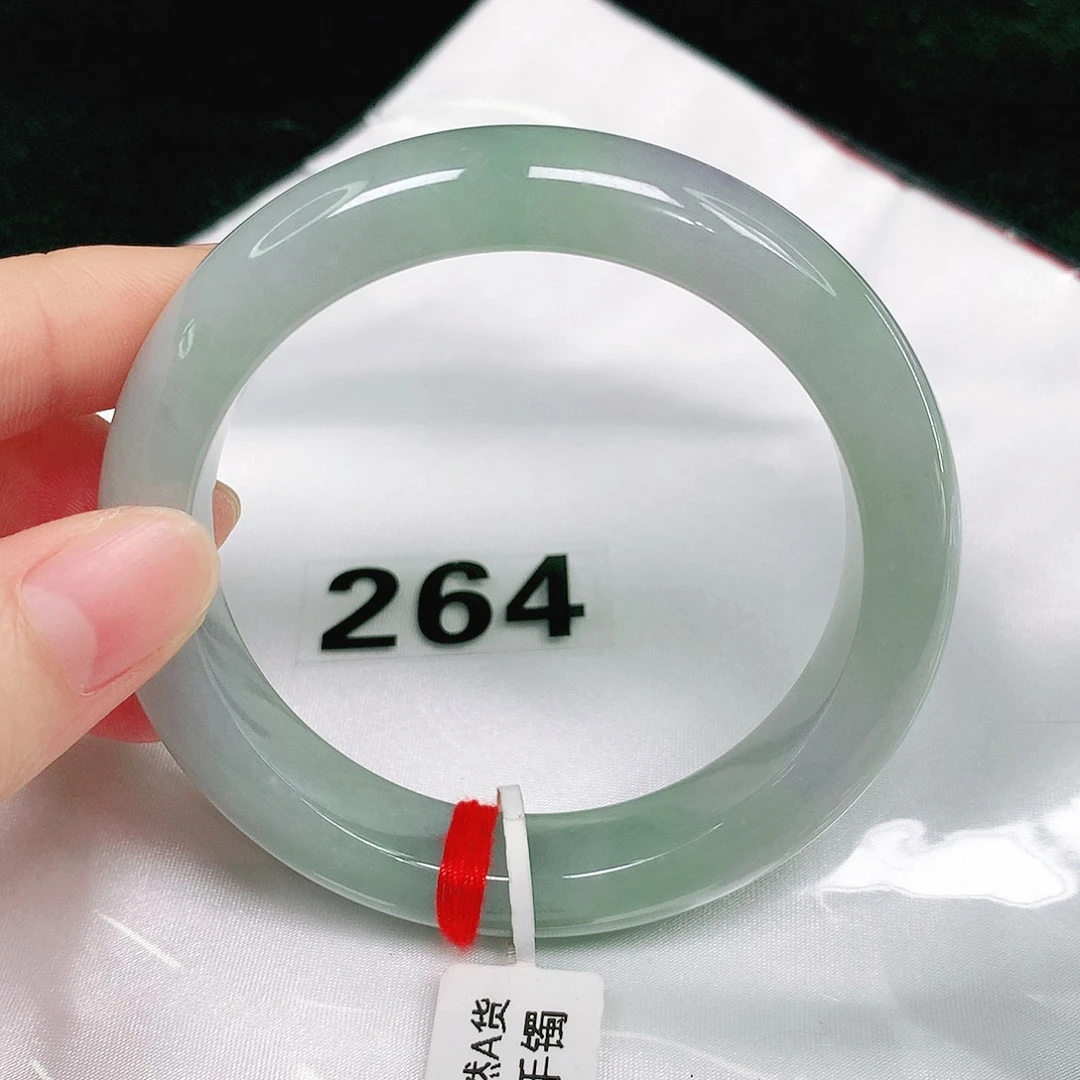 翡翠手镯未镶嵌翡翠手镯未镶嵌