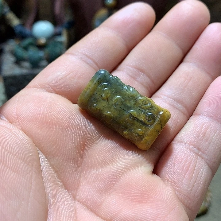 未镶嵌岫岩河磨玉（透闪石质玉）挂件