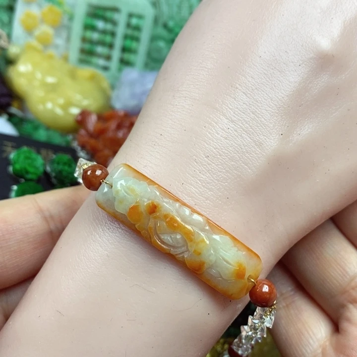 翡翠未镶嵌吊坠(赠链)