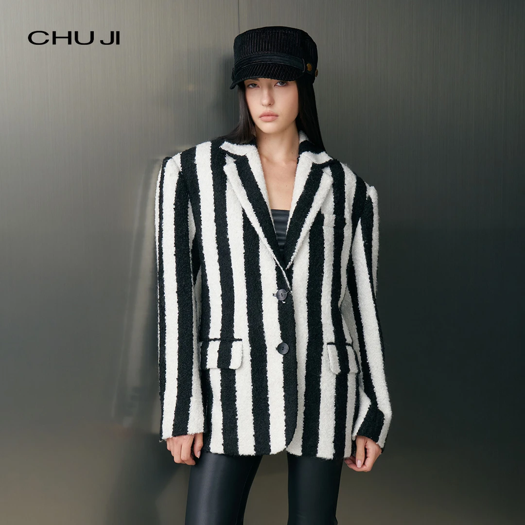出迹 力量感 阔版宽肩条纹西装外套女冬季高级感呢子大衣E2M2749W