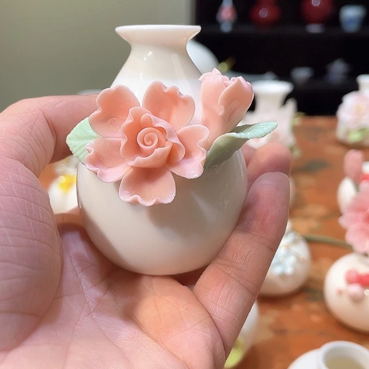 手工陶瓷精致摆件