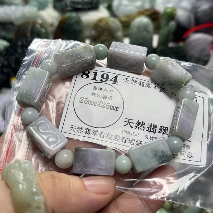 翡翠未镶嵌颈饰8194