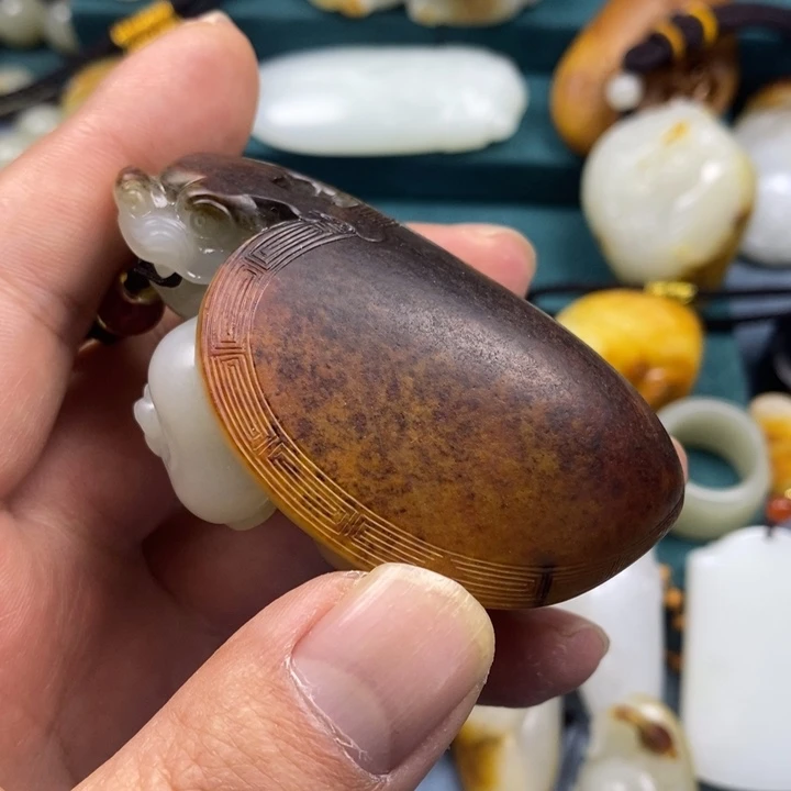 和田玉吊坠(不含链)未镶嵌木***。