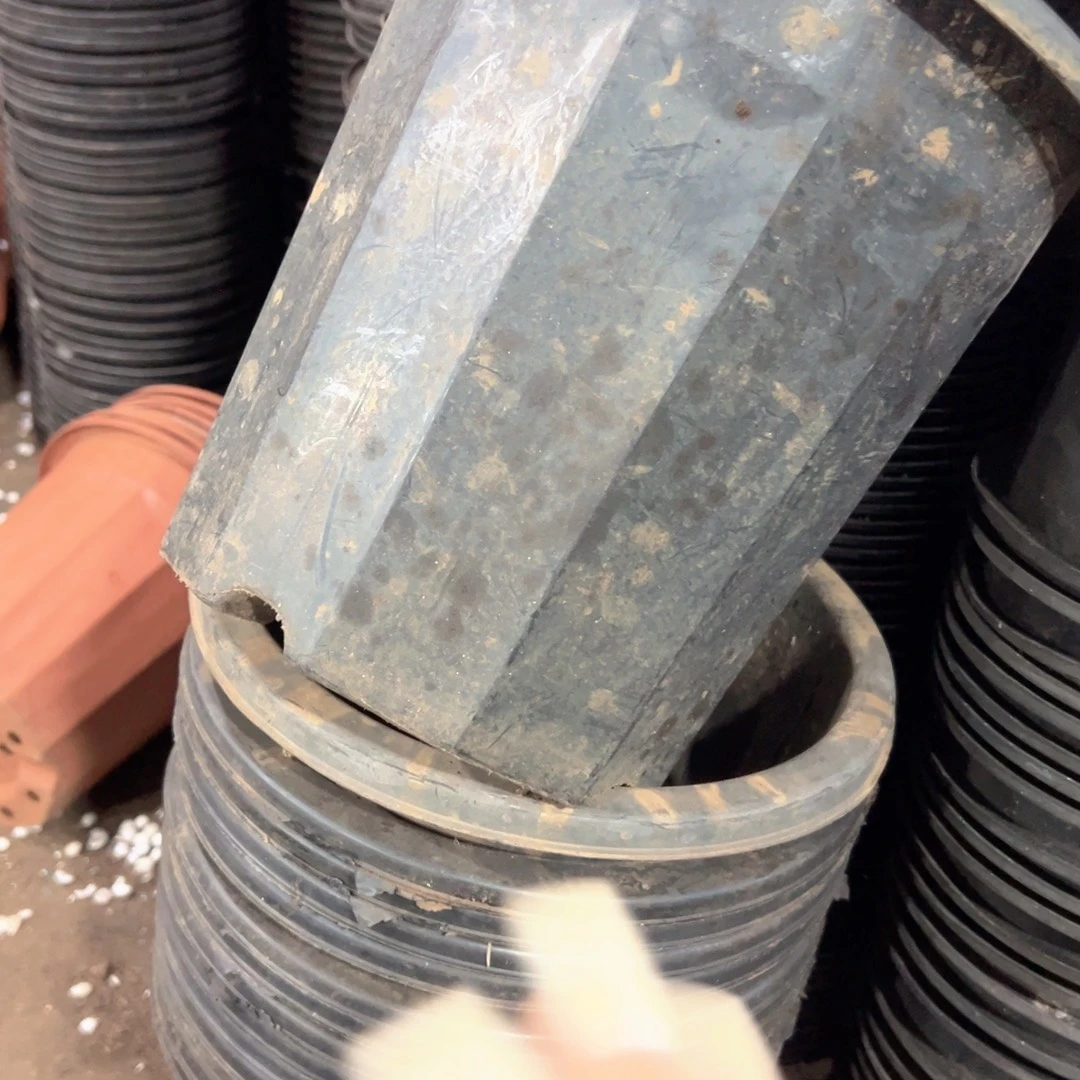 黑砖盆26口径25高 4个