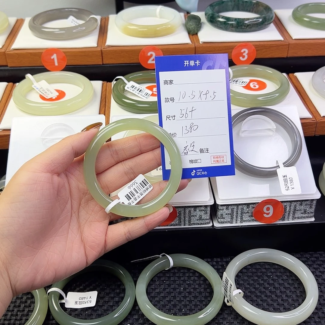 毅***人和田玉未镶嵌手镯