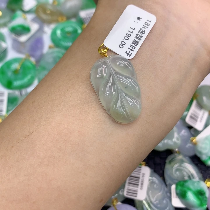 翡翠18K金镶嵌颈饰1111111111