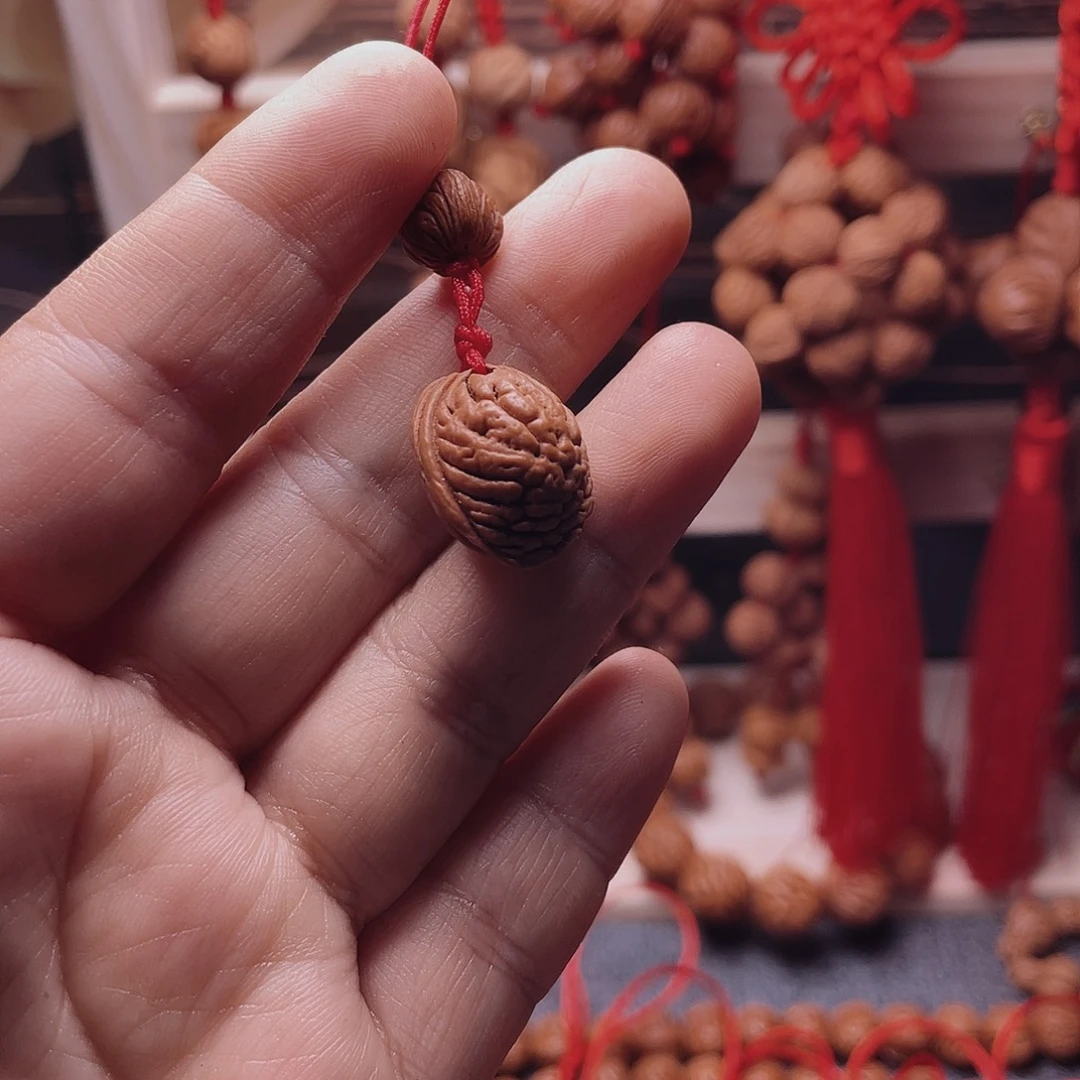 木质类龙纹桃枭挂件