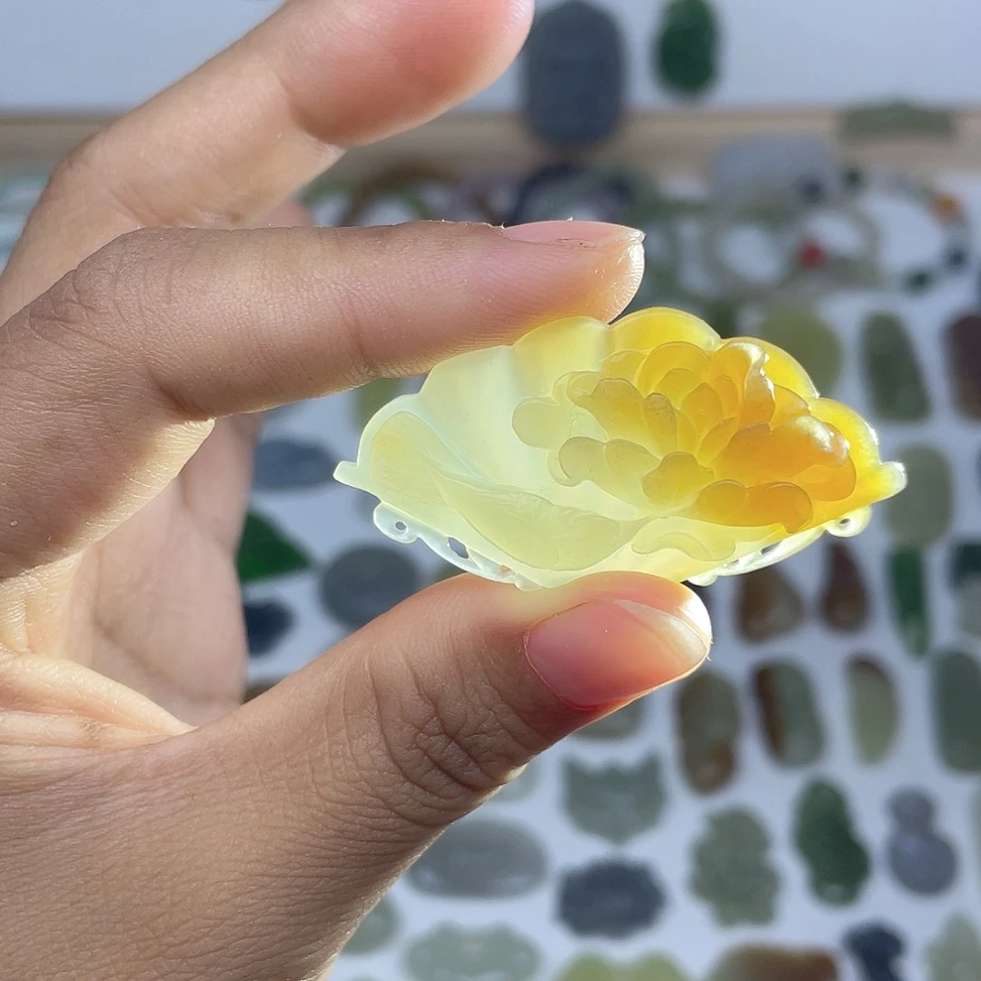 颈饰未镶嵌和田玉（糖玉）